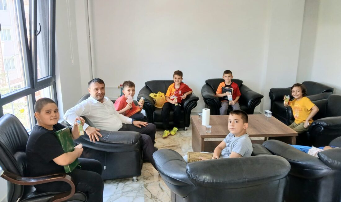 Kur’an’a geçen miniklerden anlamlı ziyaret Milliyetçi Hareket Partisi (MHP) Afyonkarahisar İl Başkanlığı, duygu dolu bir