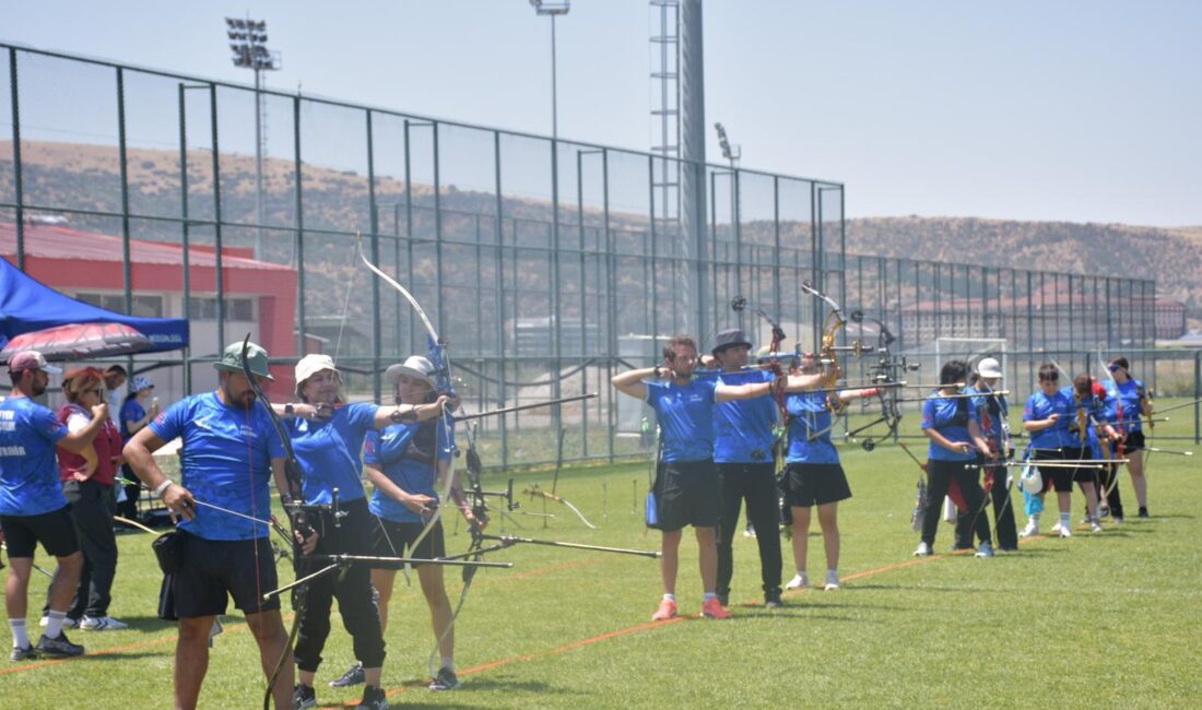 Okçuluk il seçmeleri yapıldı Afyonkarahisar Kocatepe Spor Kompleksi’nde düzenlenen Açık Hava ve Zafer Kupası
