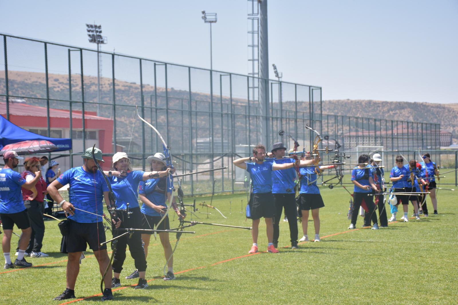 Afyonkarahisar Kocatepe Spor Kompleksi’nde düzenlenen Açık Hava ve Zafer Kupası