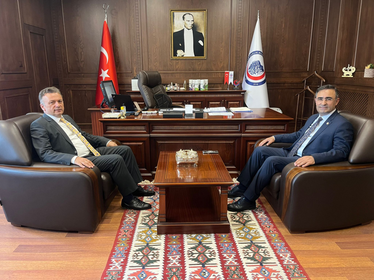 Afyonkarahisar Sağlık Bilimleri Üniversitesi (AFSÜ) Rektör Vekilliği görevine atanan Prof.