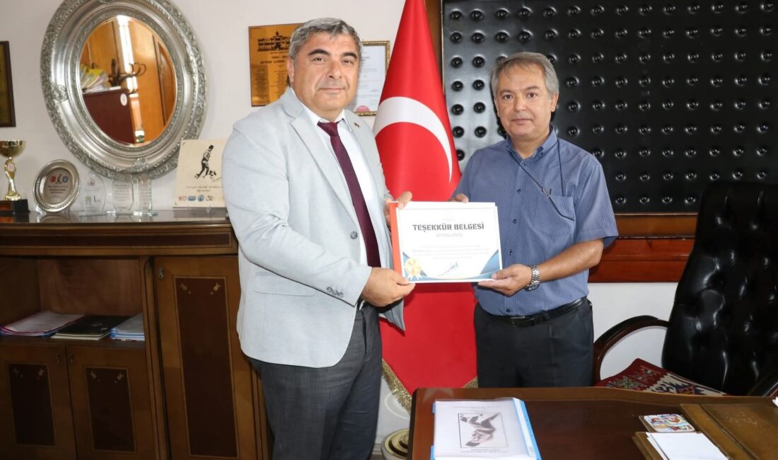 Sünnetci’den YKS şampiyonlarının okullarına ziyaret Afyonkarahisar İl Milli Eğitim Müdürü Miraç Sünnetci, Yükseköğretim Kurumları Sınavı’nda