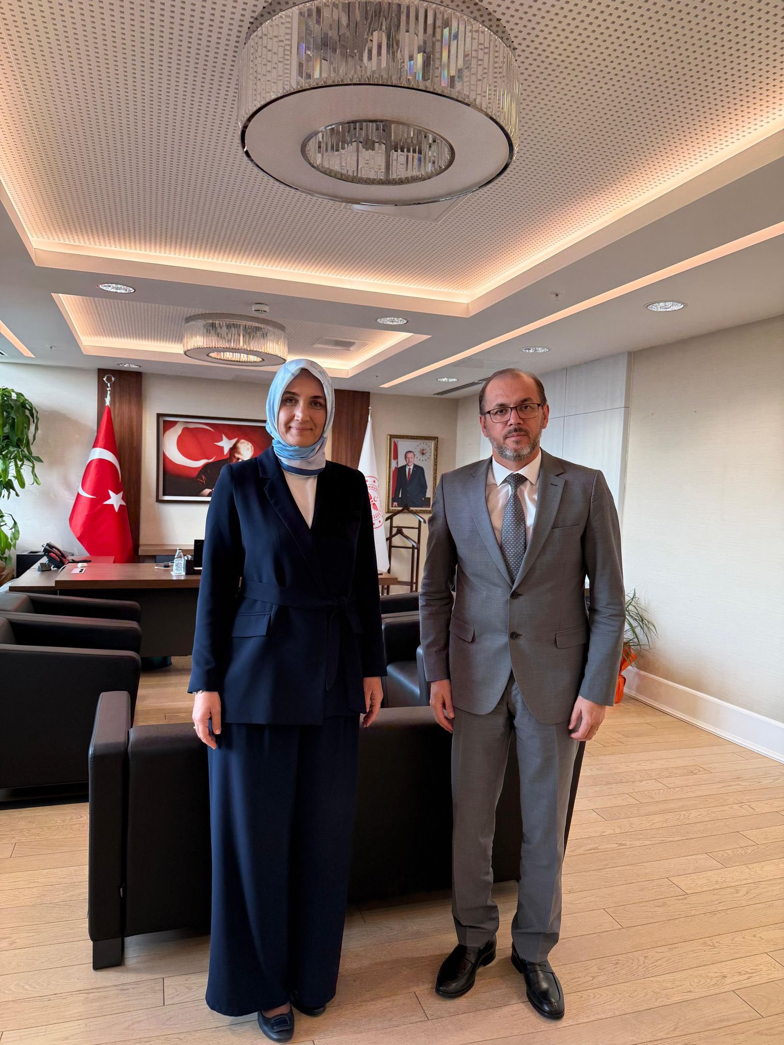 Afyonkarahisar Valisi Doç. Dr. Kübra Güran Yiğitbaşı, kamu görevlerine atanan