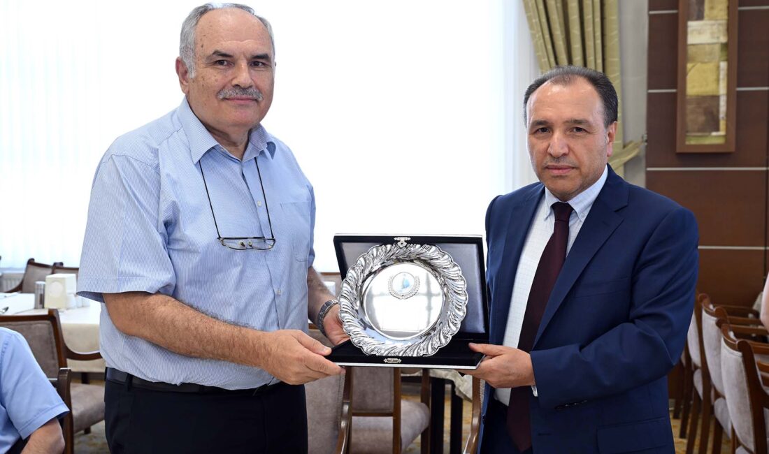 AKÜ Genel Sekreteri İhsan Ceran emekli oldu Afyon Kocatepe Üniversitesi (AKÜ) Genel Sekreterliği görevini yürüten İhsan Ceran