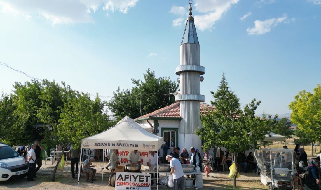 Afyonkarahisar’ın Bolvadin ilçesinde bulunan Abdülvahap Gazi Hazretleri Türbesi’nde muharrem ayı