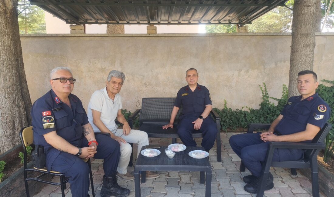 Kızılören Belediye Başkanı Ali Erol, ilçede göreve yeni başlayan jandarma