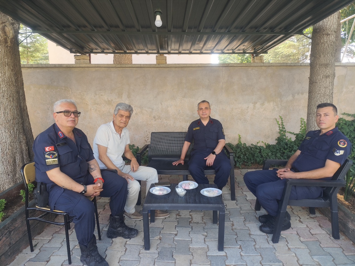 Kızılören Belediye Başkanı Ali Erol, ilçede göreve yeni başlayan jandarma