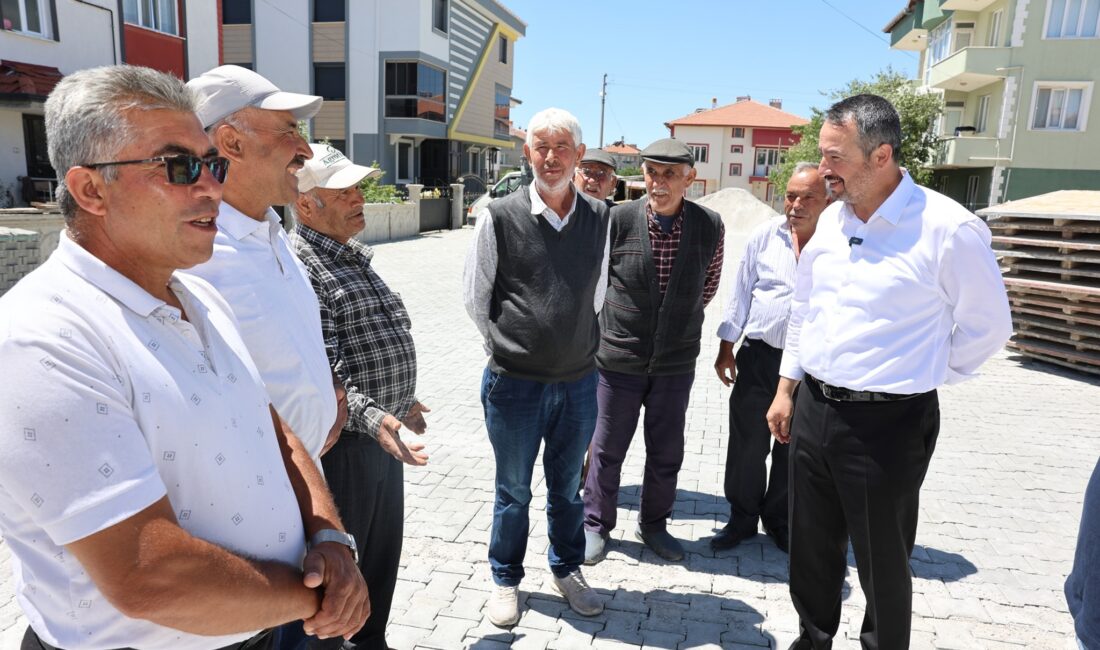 Sandıklı Belediyesi Fen İşleri Müdürlüğü ekipleri tarafından Sazak Mahallesi’nde sürdürülen