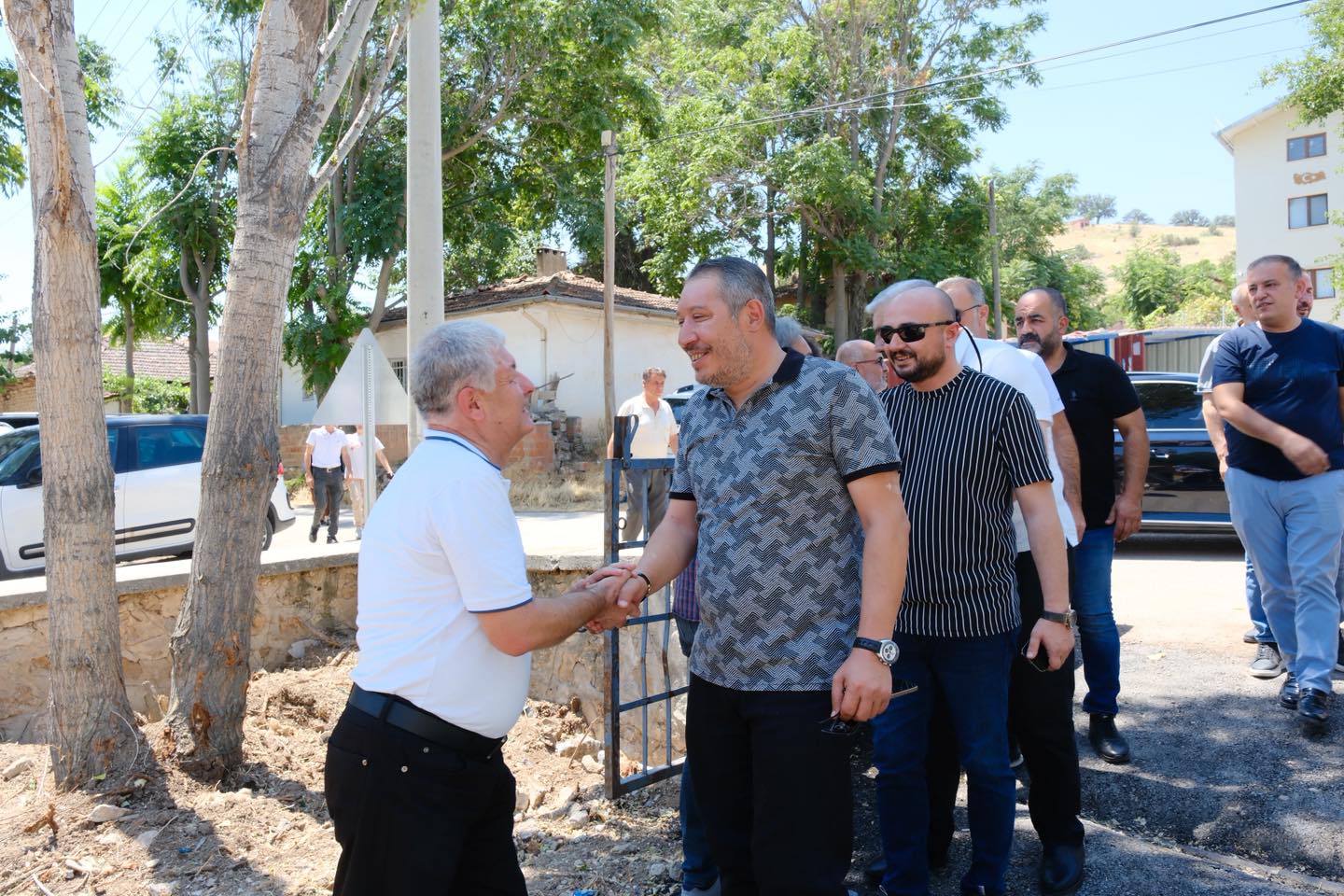 
Dinar Belediye Başkanı Veysel Topçu, merhum aile fertleri adına düzenlenen