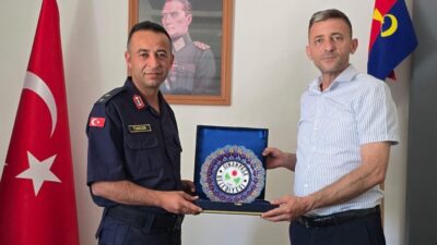 Sinanpaşa Belediye Başkanı Tolga Yıldırım, ilçede görevine yeni başlayan Jandarma