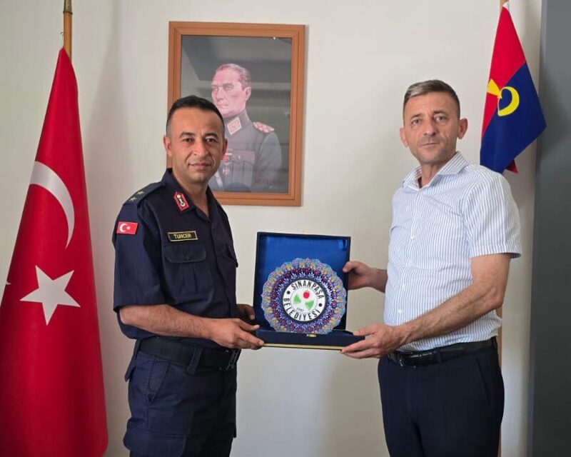 Sinanpaşa Belediye Başkanı Tolga Yıldırım, ilçede görevine yeni başlayan Jandarma