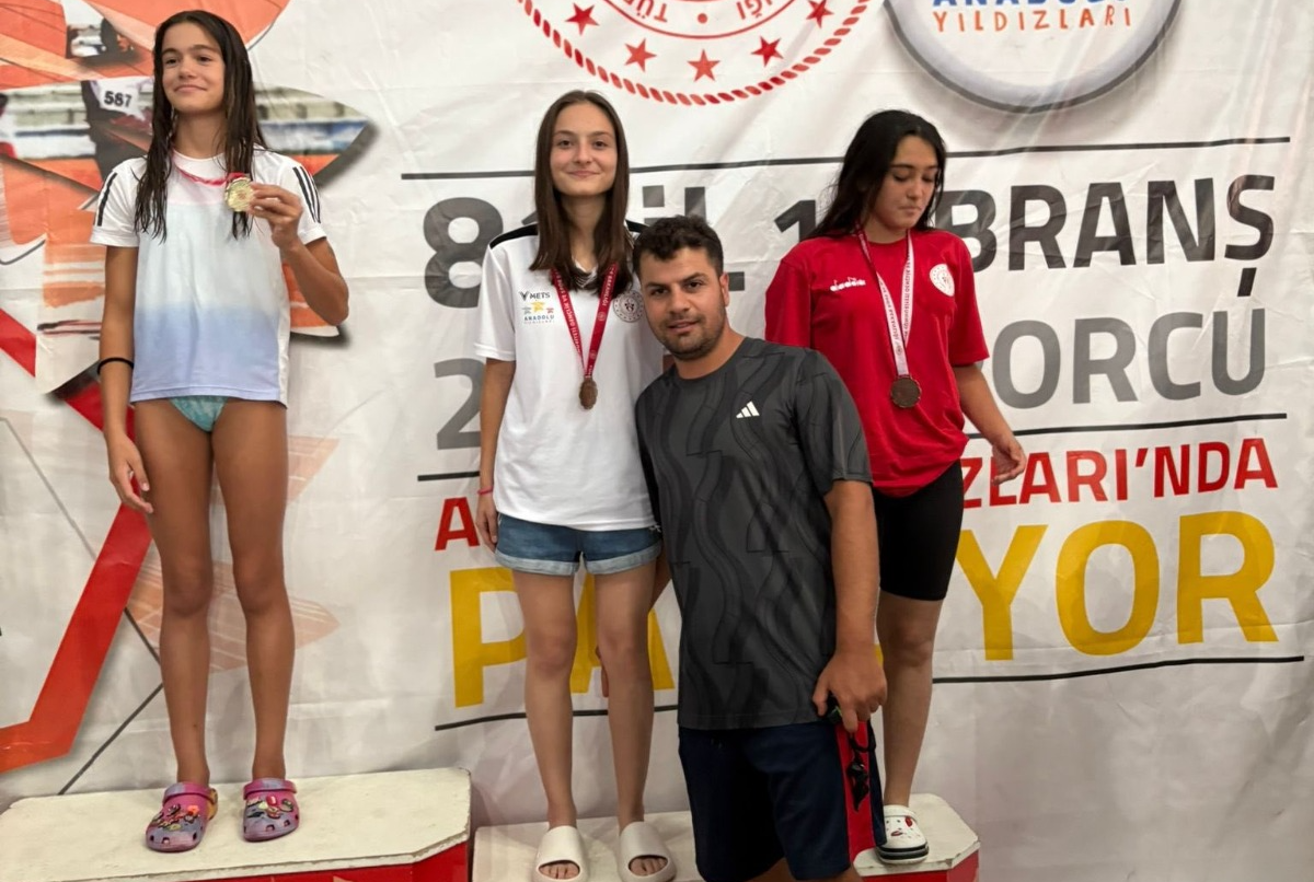 Afyonkarahisar'da düzenlenen Anadolu Yıldızlar Ligi (ANALİG) Yüzme Müsabakalarında Bilecikli sporcular
