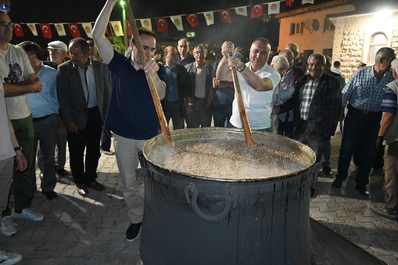 Çay'da "Aşure gecesi" programı yapıldı
