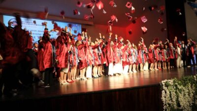 AFSÜ Diş Hekimliği Fakültesi’nde (DHF), üçüncü dönem mezuniyet heyecanı yaşandı.