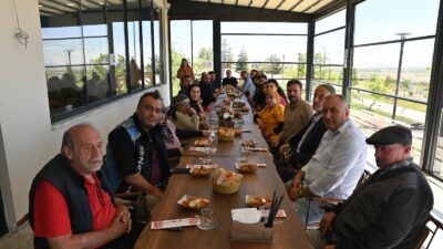 Emirdağ Belediye Başkanı Serkan Koyuncu, her Cuma günü huzurevi sakinleriyle