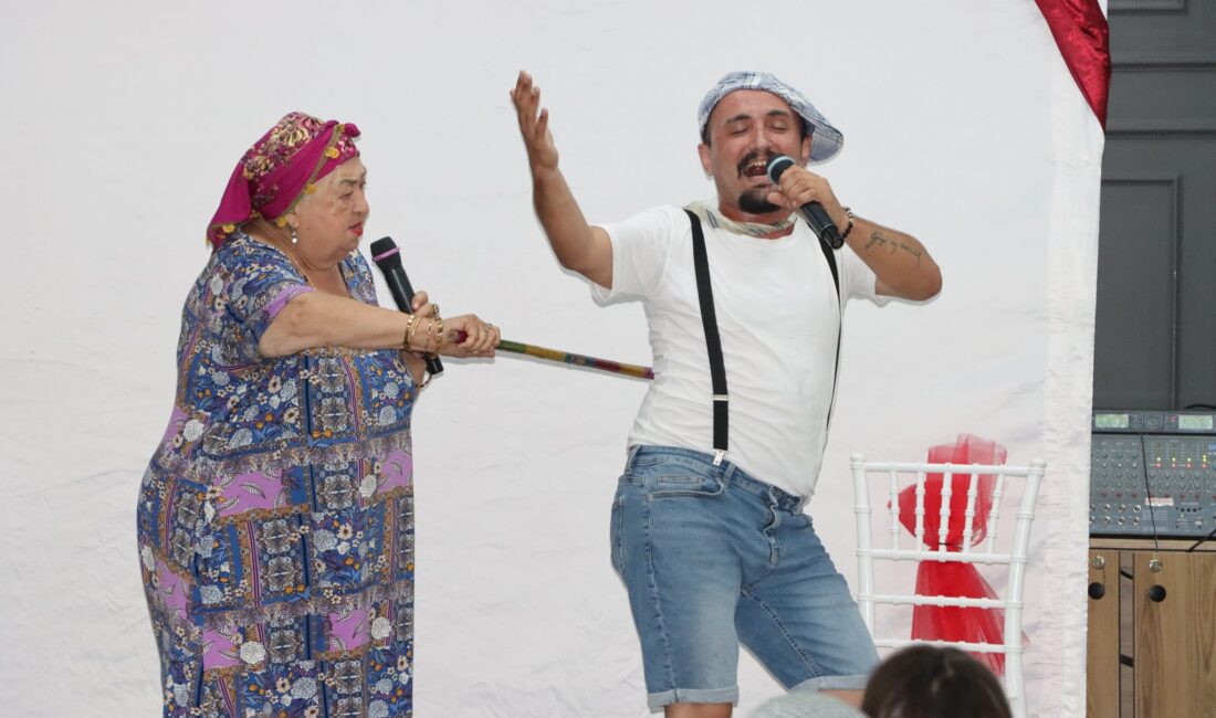 İscehisar Belediyesi, karne sevinci yaşayan öğrencilere unutulmaz bir hediye verdi.