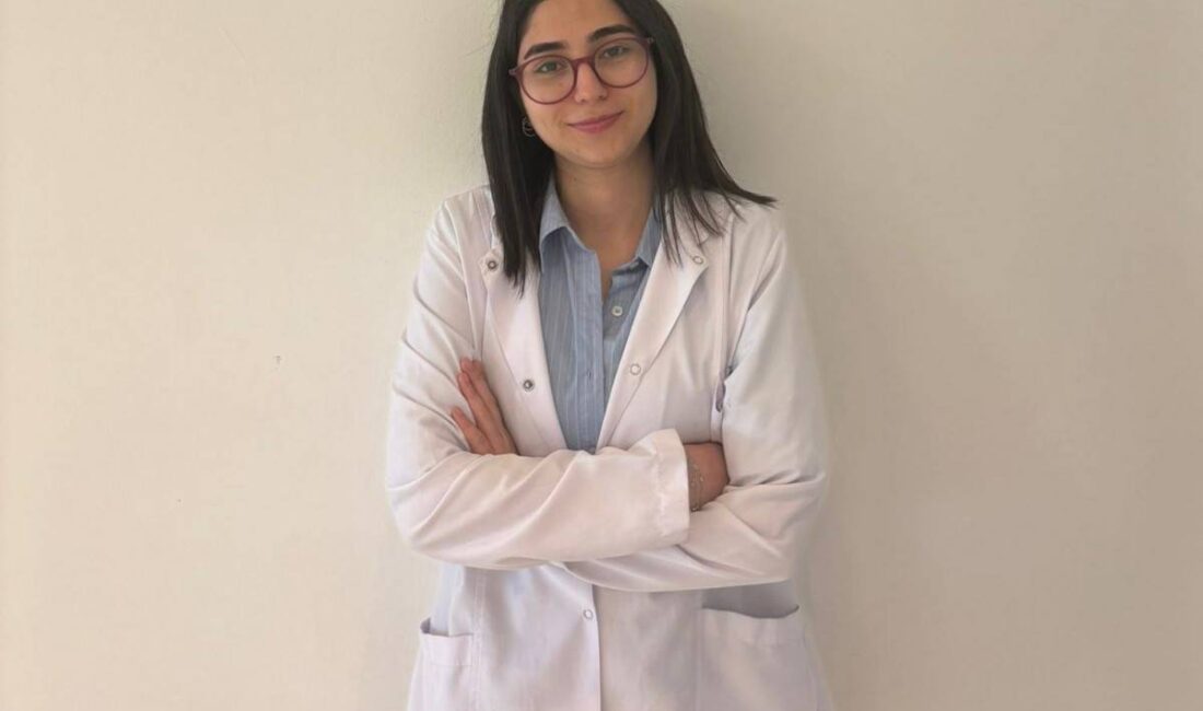 
AFSÜ Eczacılık Fakültesi 4. Sınıf öğrencisi Ecem Güldar’ın “TÜBİTAK 2209-A