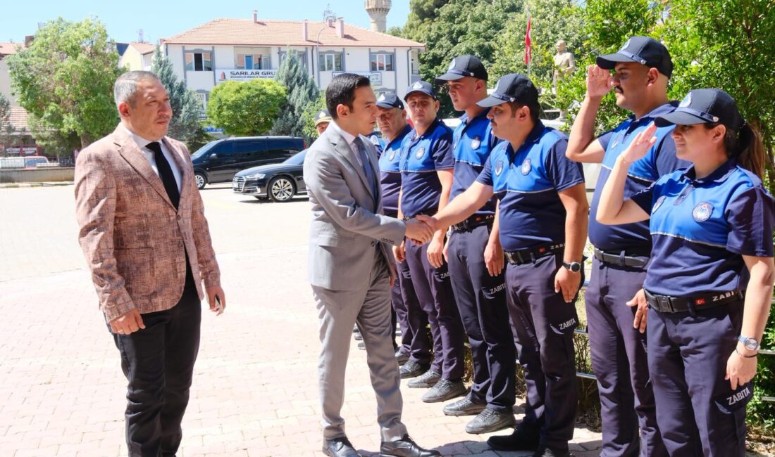 Dinar’ın yeni Kaymakamı Hasan Uğuz, Belediye Başkanı Veysel Topçu’yu makamında