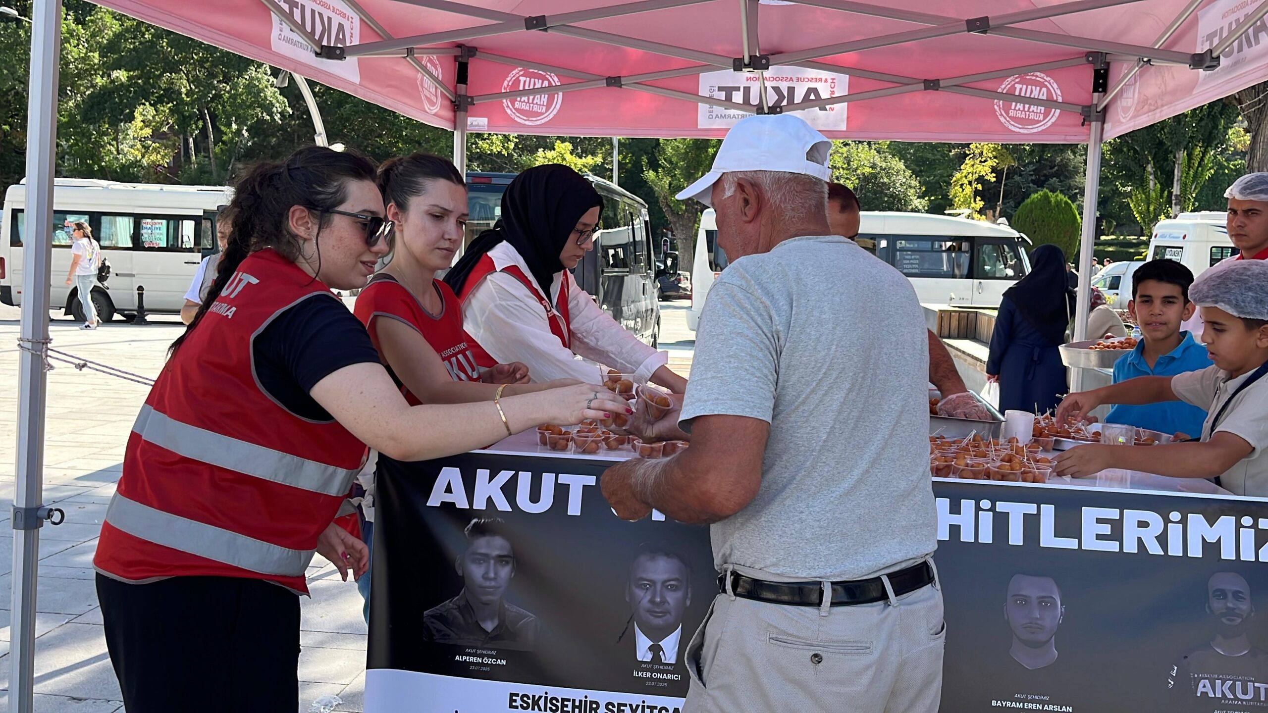 Arama Kurtarma Derneği (AKUT), orman yangınlarında görev başında hayatını kaybeden