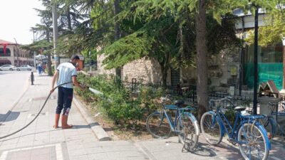 Bolvadin Belediyesi, yaz mevsiminin etkisini artırdığı bu günlerde ilçe genelindeki