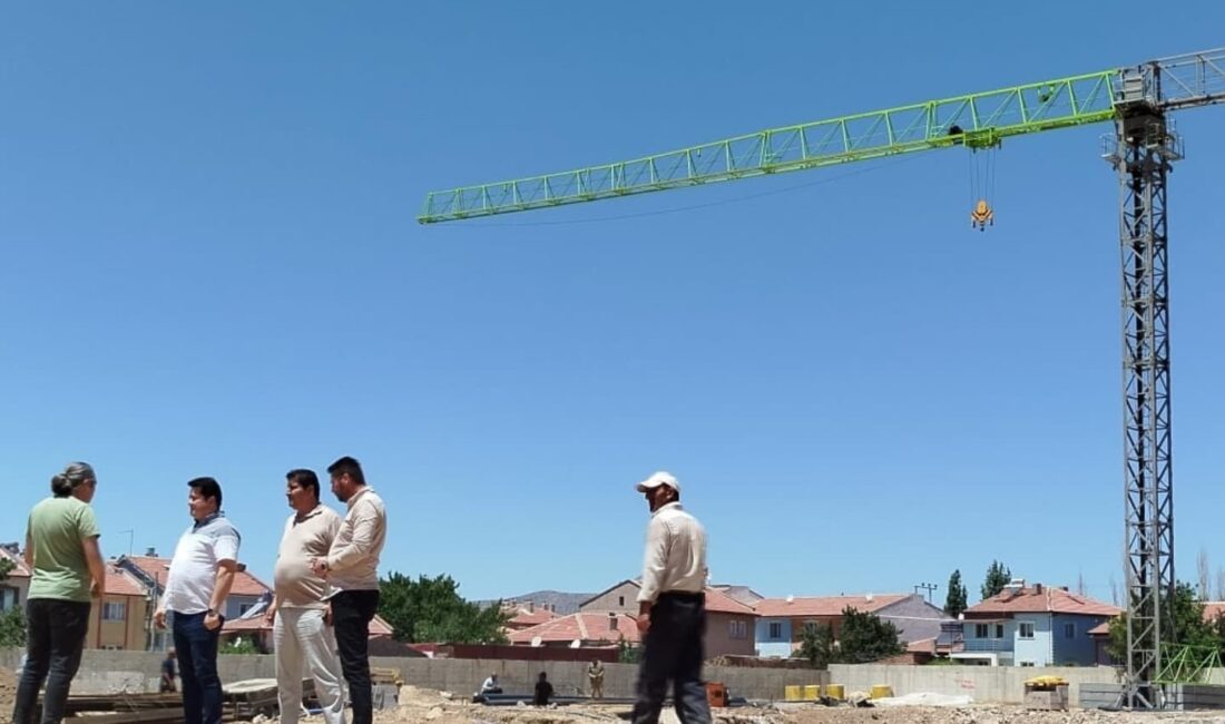 Bolvadin Belediye Başkanı Derviş Aynacı, TOKİ Konut Projesi kapsamında sürdürülen