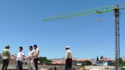 Bolvadin Belediye Başkanı Derviş Aynacı, TOKİ Konut Projesi kapsamında sürdürülen