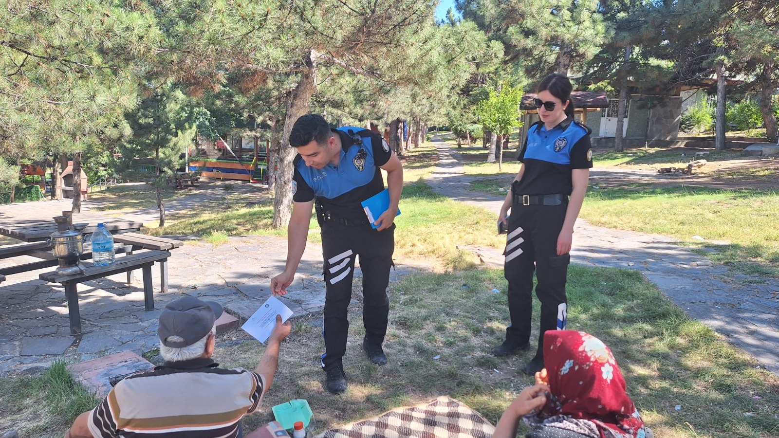 Afyonkarahisar İl Emniyet Müdürlüğü ekipleri, yaz aylarında artan sıcaklıklarla birlikte