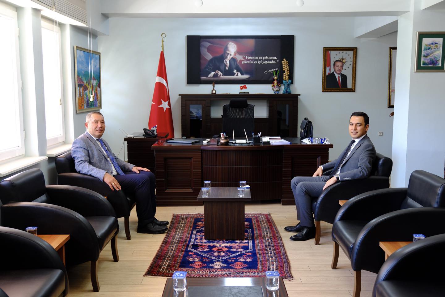 Dinar Belediye Başkanı Veysel Topçu, ilçeye yeni atanan ve görevine