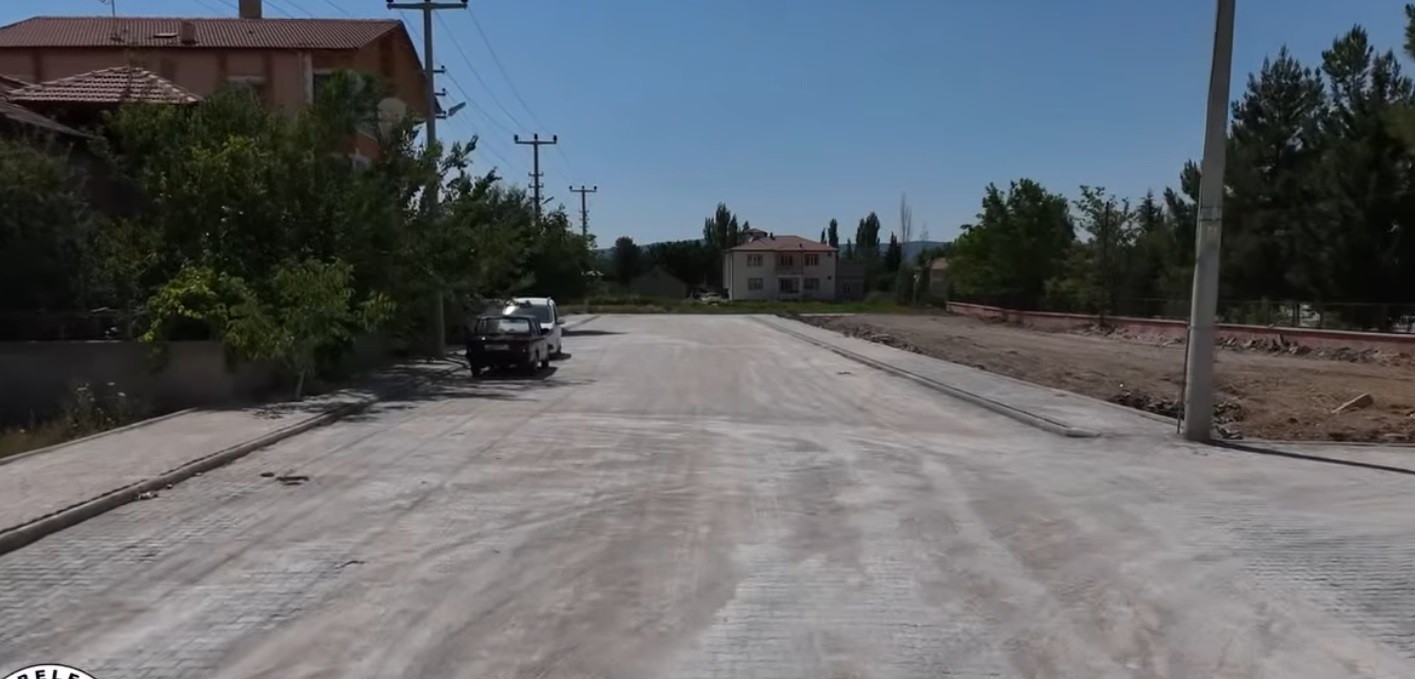 Dinar Belediyesi, altyapı ve üstyapı yatırımları kapsamında Korubaşı Mahallesi’nde yürütülen