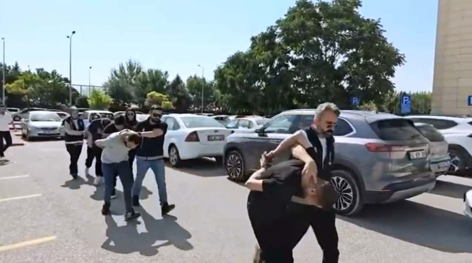 Konya’da polis ekipleri tarafından fuhşa yönelik gerçekleştirilen ikinci dalga operasyonunda