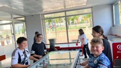 Emirdağ Belediyesi Gençlik Merkezi, yaz tatilini verimli geçirmek isteyen öğrencilerle