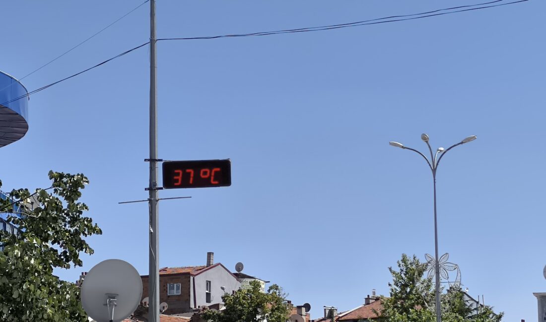 Aşırı sıcakların hayatı olumsuz etkilediği Afyonkarahisar’ın bazı ilçelerinde alışılmadık şekilde