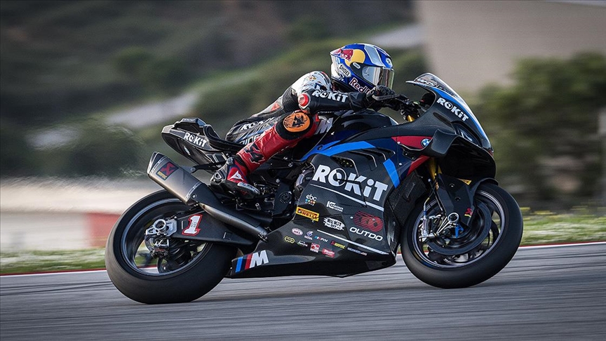 Milli motosikletçi Toprak Razgatlıoğlu, İngiltere'de düzenlenen Dünya Superbike Şampiyonası'nın (WSBK)