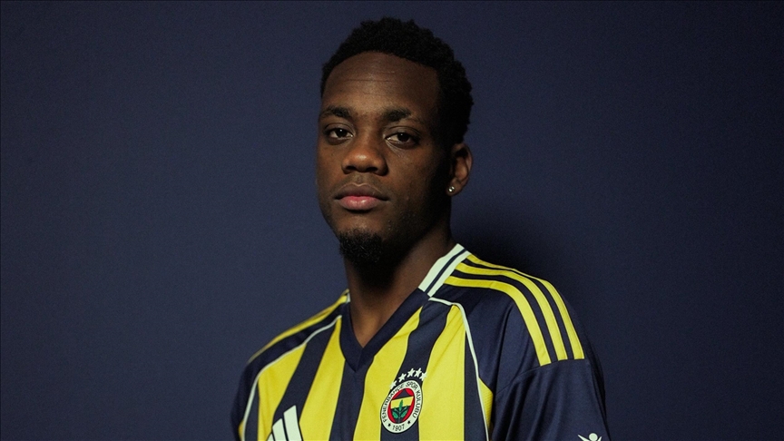 
Fenerbahçe, Kolombiyalı santrfor Jhon Duran'ı 1 yıllığına kiraladığını duyurdu.