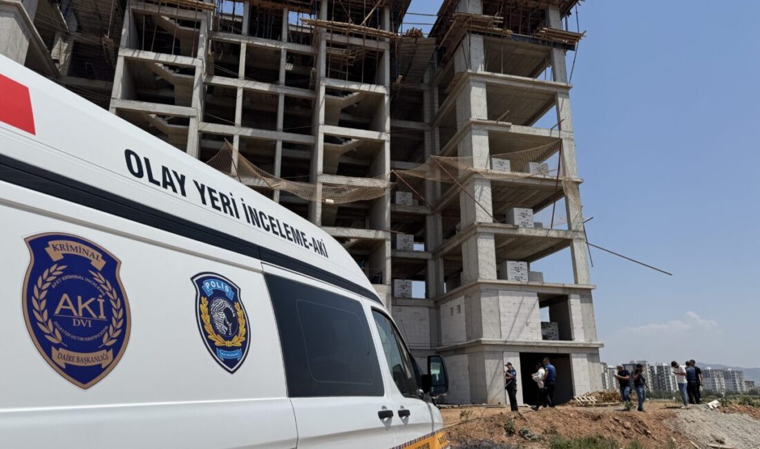 Aydın'ın Efeler ilçesinde, çalıştığı inşaatın 8. katından düşen işçi ağır