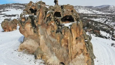 Tarihin ilk apartmanlarından biri olarak bilinen Avdalaz Kalesi, görenleri hayran