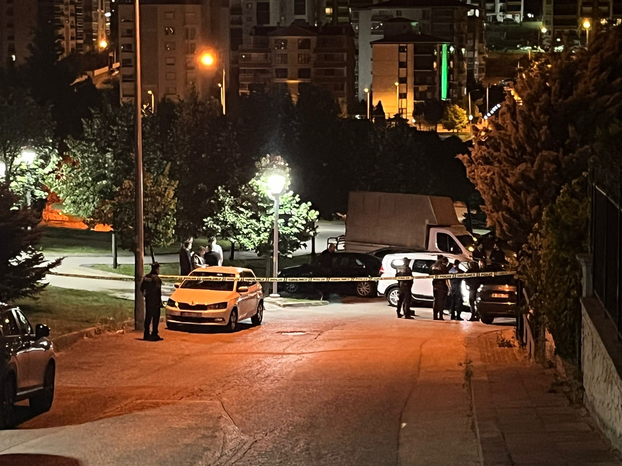 Ankara'nın Etimesgut ilçesinde bir polis memuru, akrabası için gittiği kız