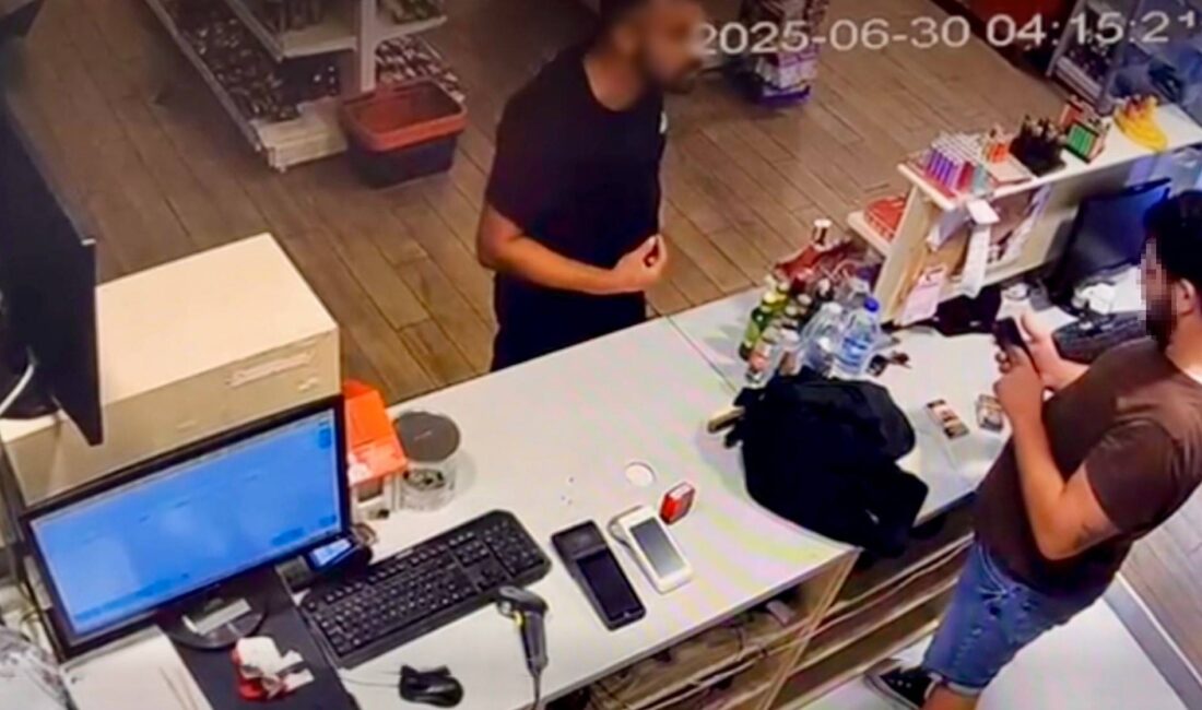 Muğla'nın Bodrum ilçesinde, bir akaryakıt istasyonunda görevli kasiyer, ücretsiz sigara