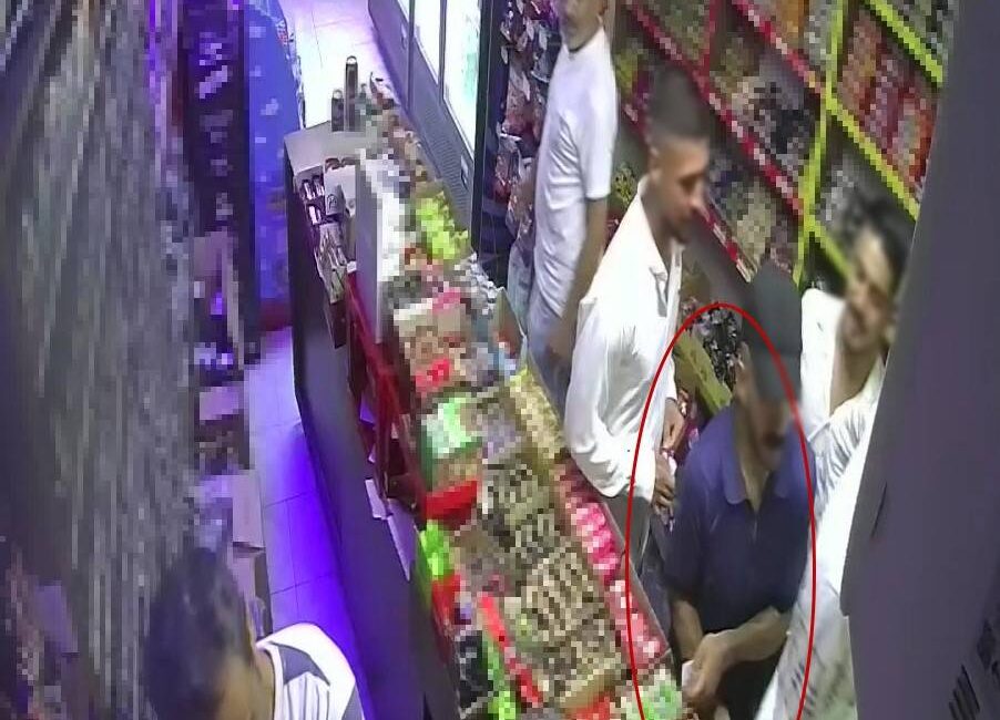Adana'da, iki farklı kişinin cep telefonunu yankesicilik yöntemiyle çaldığı iddia