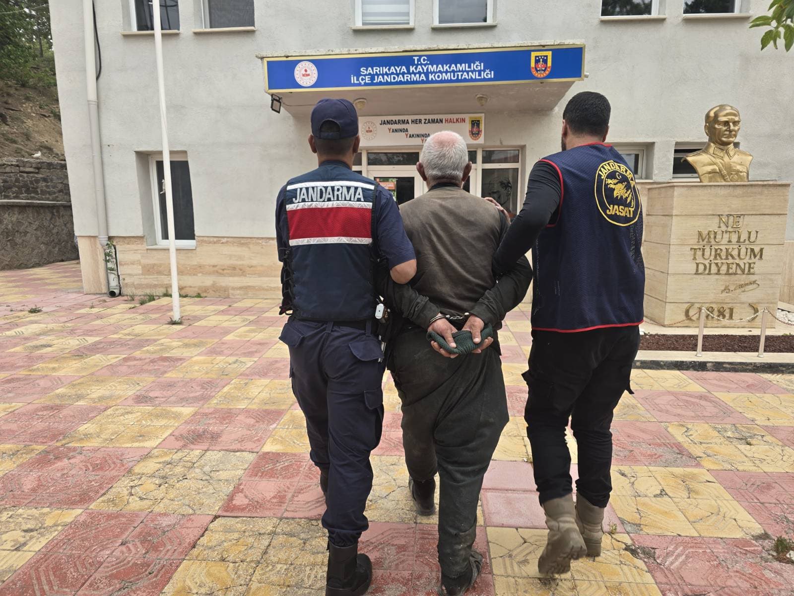  Yozgat'ta tarlaları yakan şüpheliye yönelik yapılan operasyonun nefes kesen görüntüleri