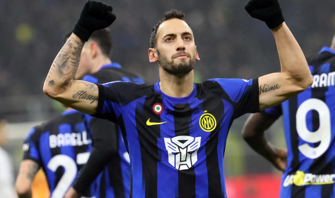 Inter forması giyen milli futbolcu Hakan Çalhanoğlu, sakatlığı nedeniyle forma