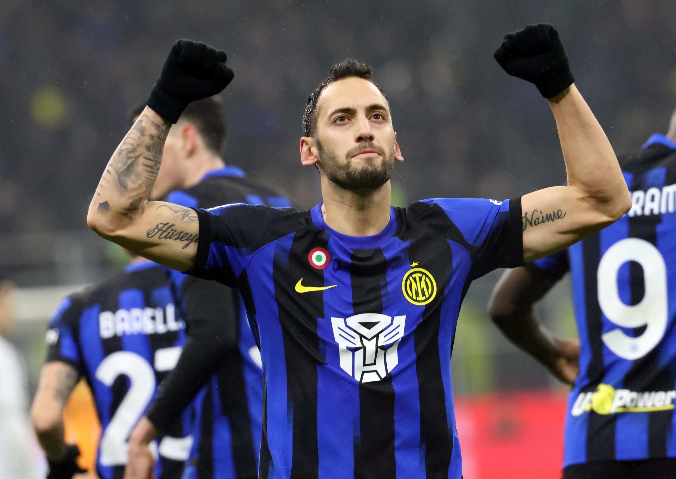 Inter forması giyen milli futbolcu Hakan Çalhanoğlu, sakatlığı nedeniyle forma