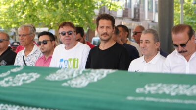 Uraz Kaygılaroğlu, Balıkesirspor'un eski başkanlarından olan dedesi Metin Kaygılarlıoğlu'nu son