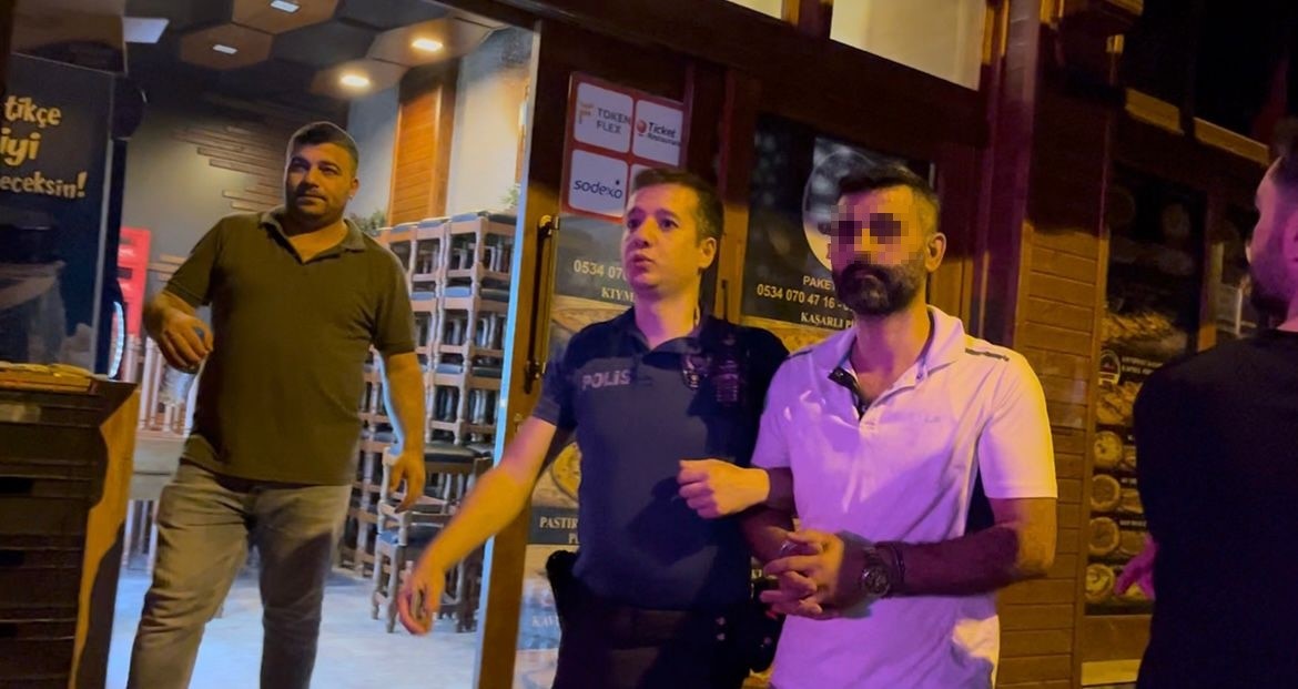  Bursa’da alkol aldıktan sonra çevreye rahatsızlık veren ve başka bir