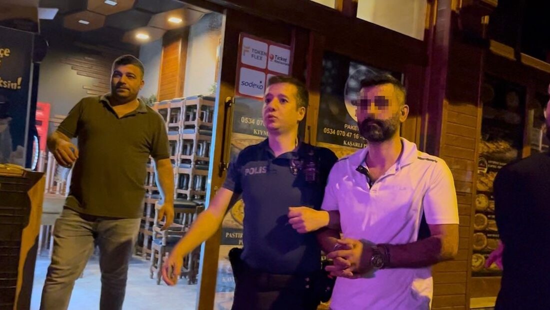 Bursa'da kamu düzenini bozan iki şahıs, kendilerine müdahale eden polis