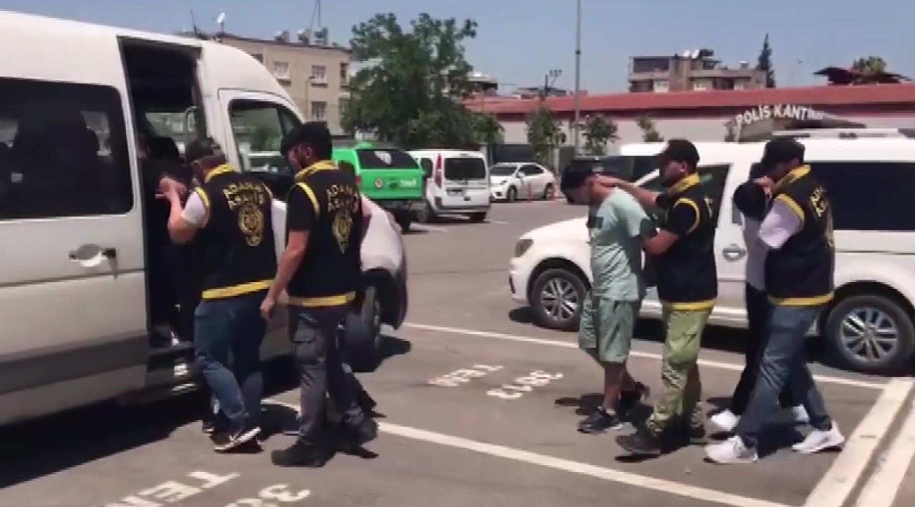 Adana'da kendilerini polis olarak tanıtan dolandırıcılar, "FETÖ kimlik bilgilerinizi kopyaladı"