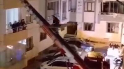 Elazığ'da, düğün sonrası gerçekleştirilen geleneksel bir şakalaşmadan kaçmaya çalışan damat,