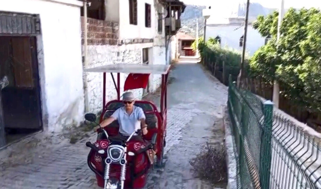 Muğla'nın Menteşe ilçesinde yaşayan Ali Şahan, elektrikli motosikletine kendi imkanlarıyla