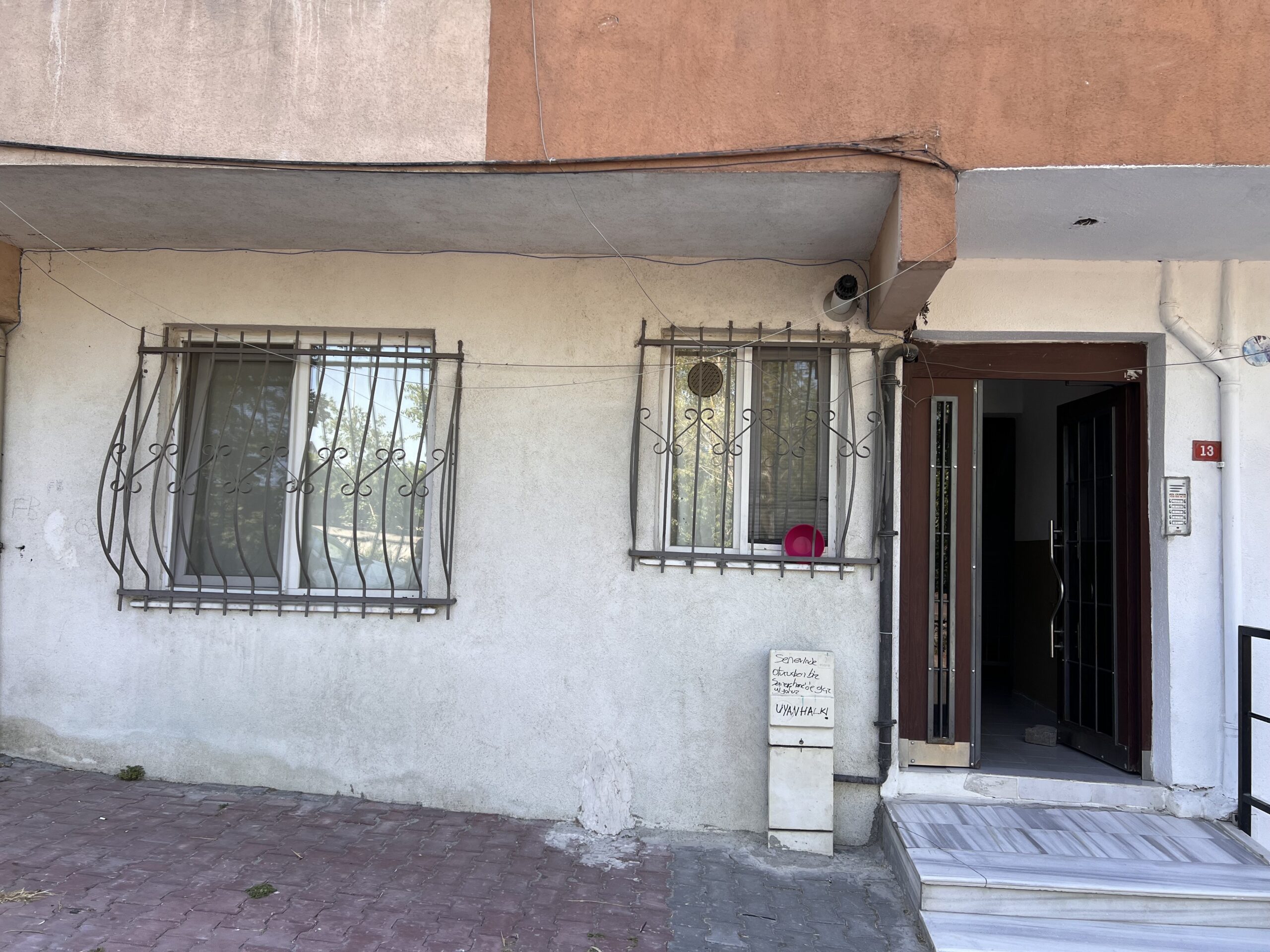 Gaziosmanpaşa Yenimahalle’de, yalnız yaşadığı öğrenilen 52 yaşındaki Hakan Yapıcioğlu, ev