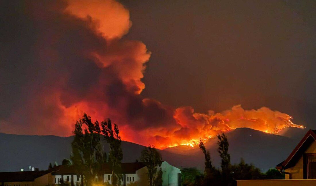 İzmir’in Çeşme ilçesinde devam eden yangının ardından bir yangın da