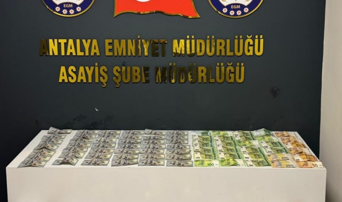 Antalya'da bir konuttan yaklaşık 2 milyon TL değerinde altın ve
